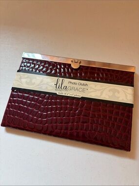 Lila Grace Photo Cluch Brag Book
Burgundy Croc Emboss Patent Leather Silvertone